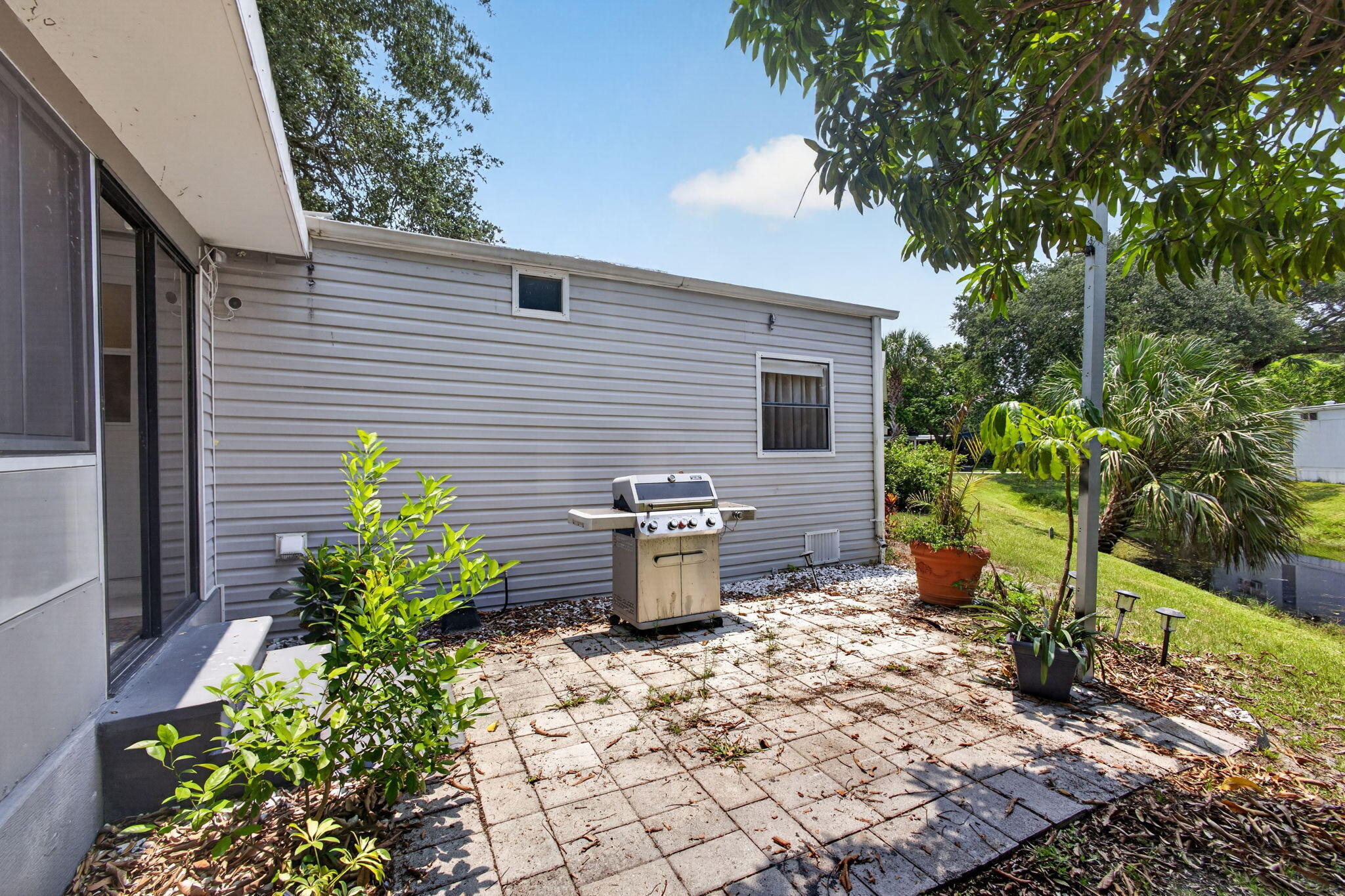 170 Maple Avenue W Property Photo 48