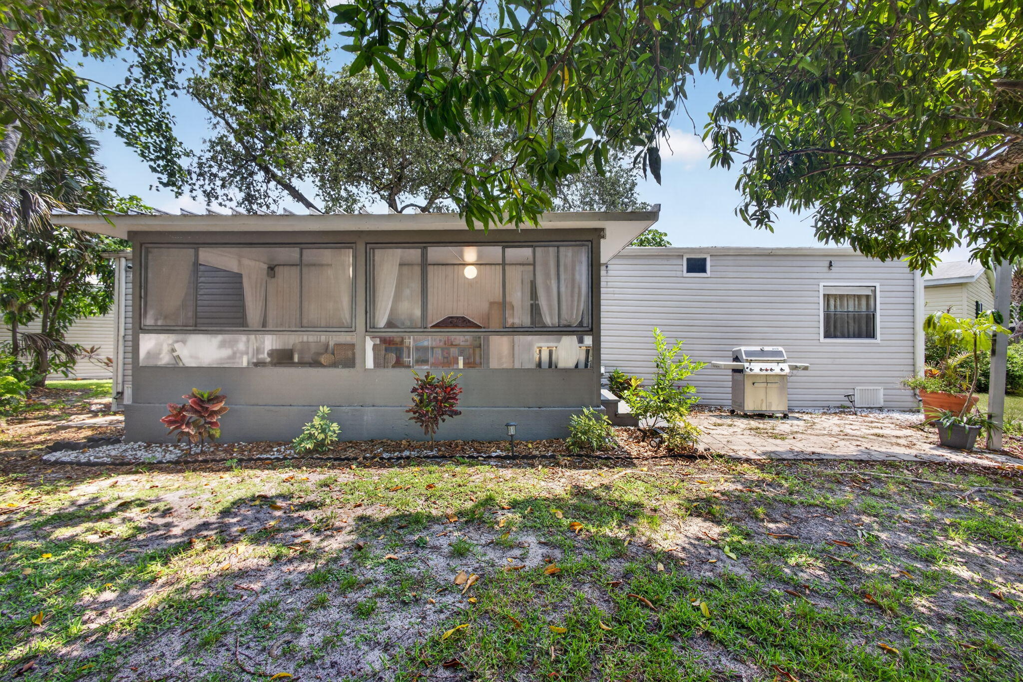 170 Maple Avenue W Property Photo 49