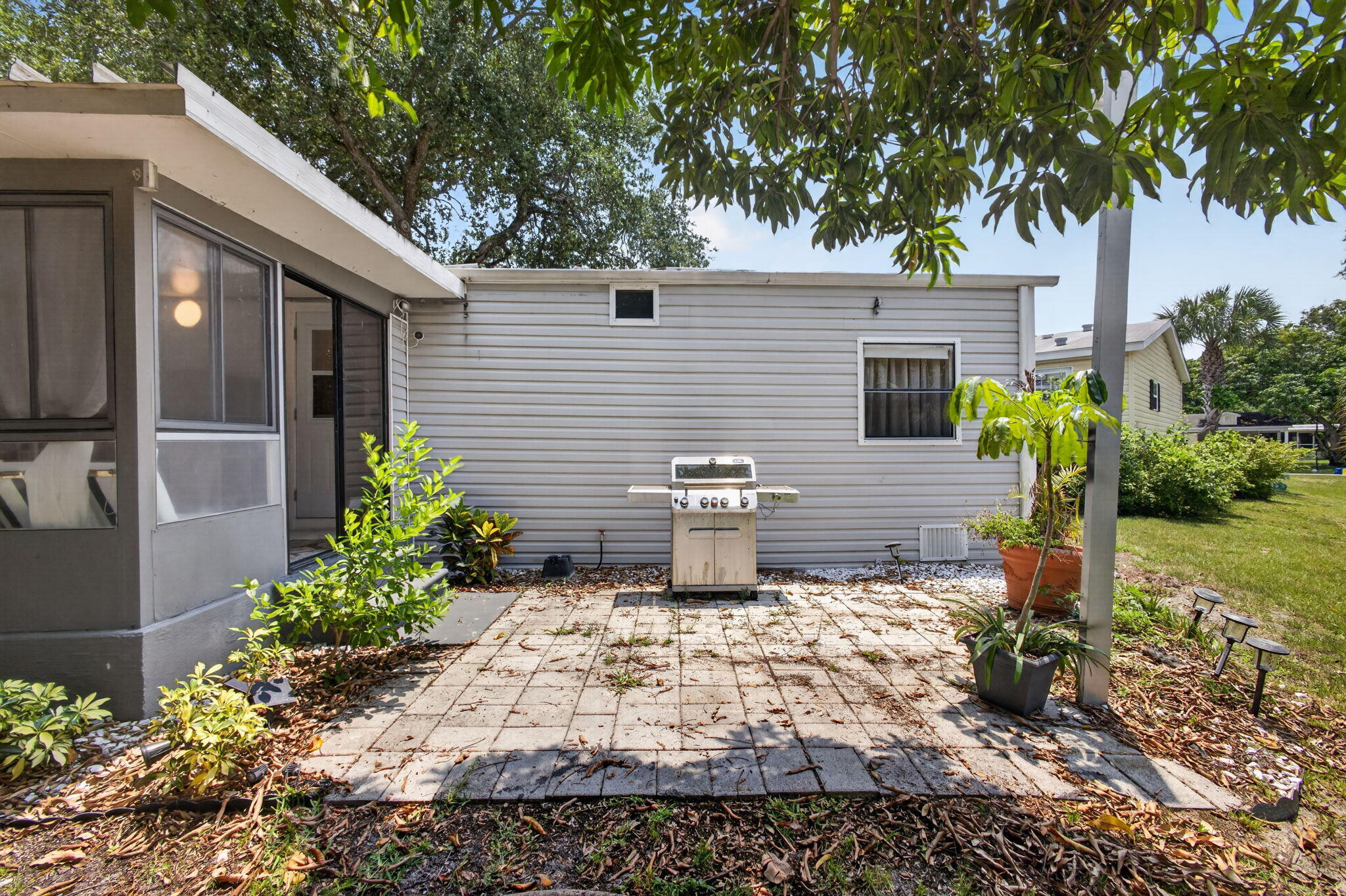 170 Maple Avenue W Property Photo 50