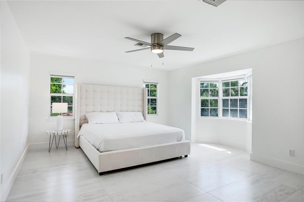 1940 Harbourview Drive Property Photo 21