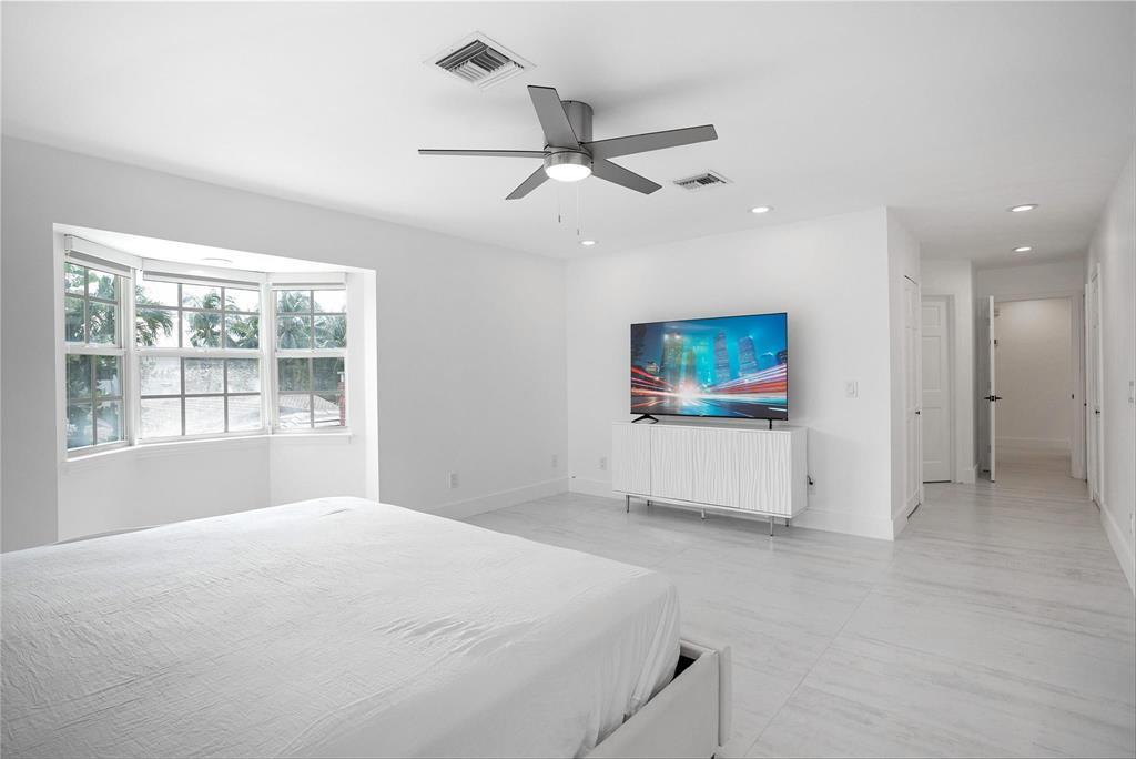 1940 Harbourview Drive Property Photo 22