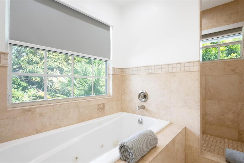 1940 Harbourview Drive Property Photo 23