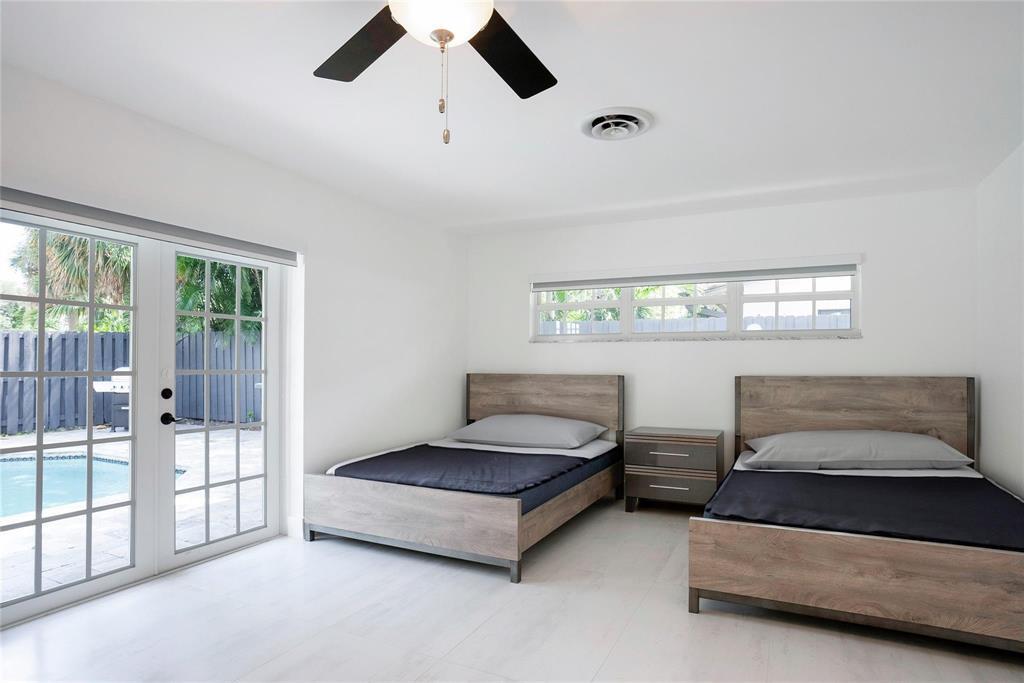 1940 Harbourview Drive Property Photo 29