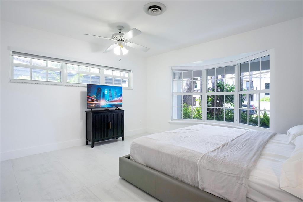 1940 Harbourview Drive Property Photo 30