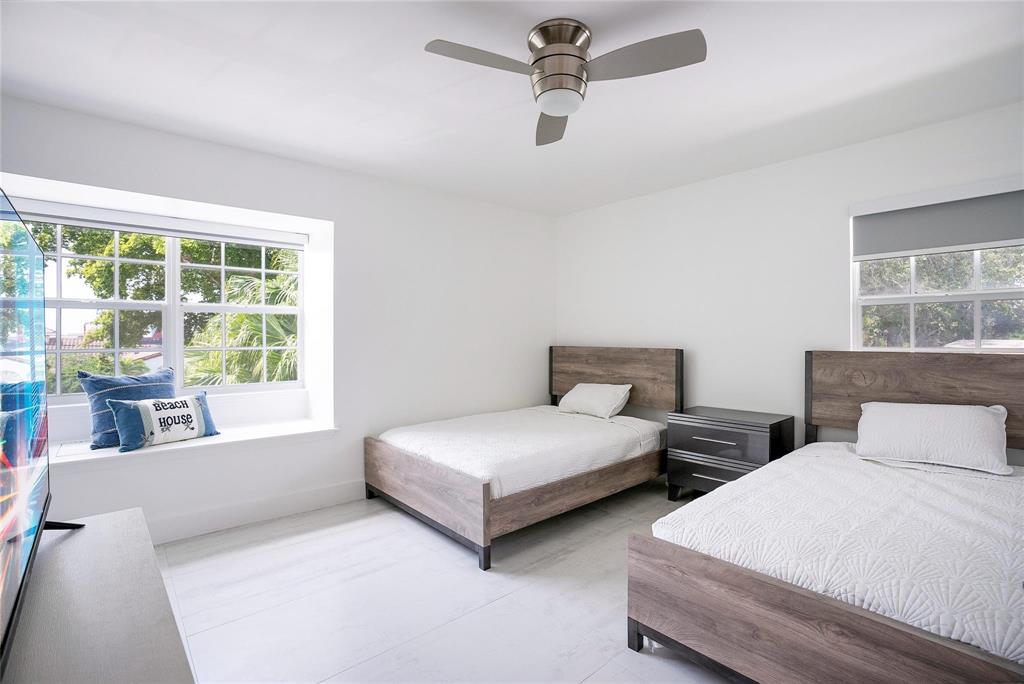 1940 Harbourview Drive Property Photo 31