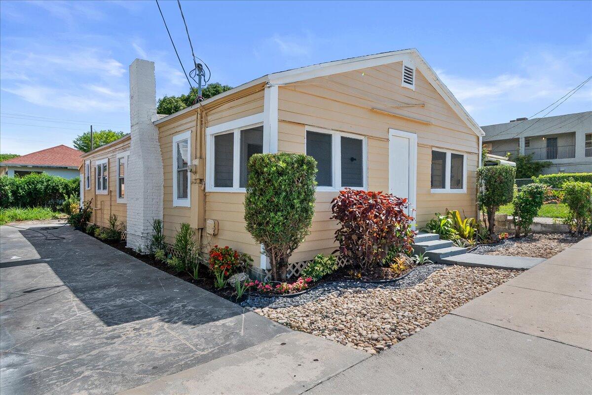 1011 22nd Street Property Photo 2