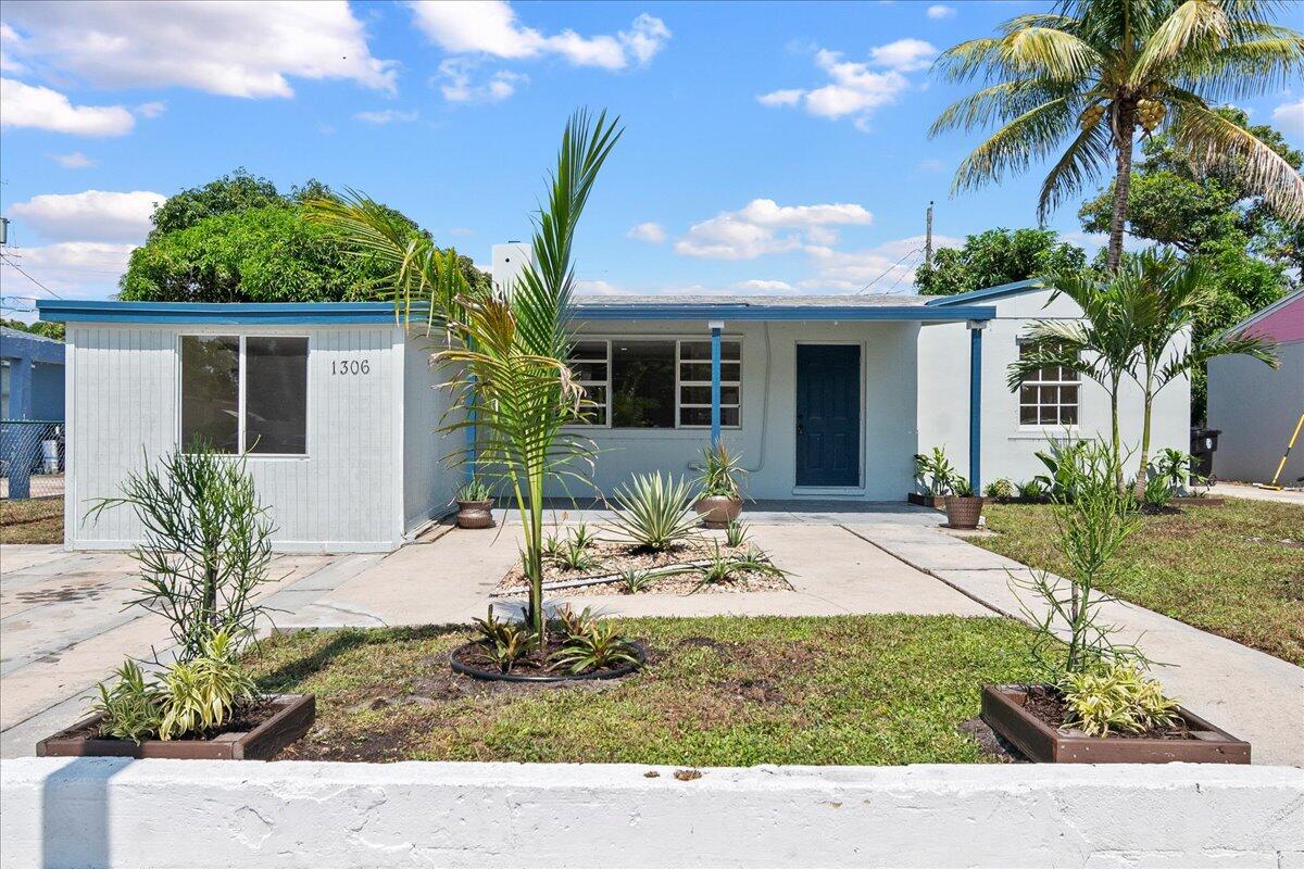 1306 S C Terrace Property Photo 1