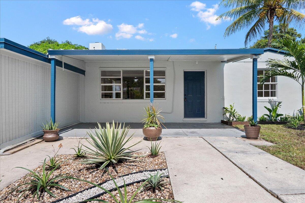 1306 S C Terrace Property Photo 3