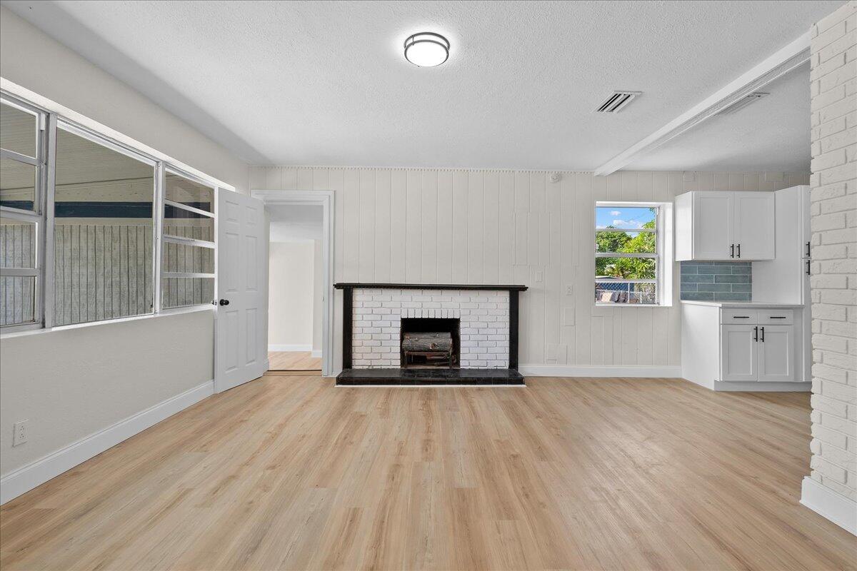 1306 S C Terrace Property Photo 6