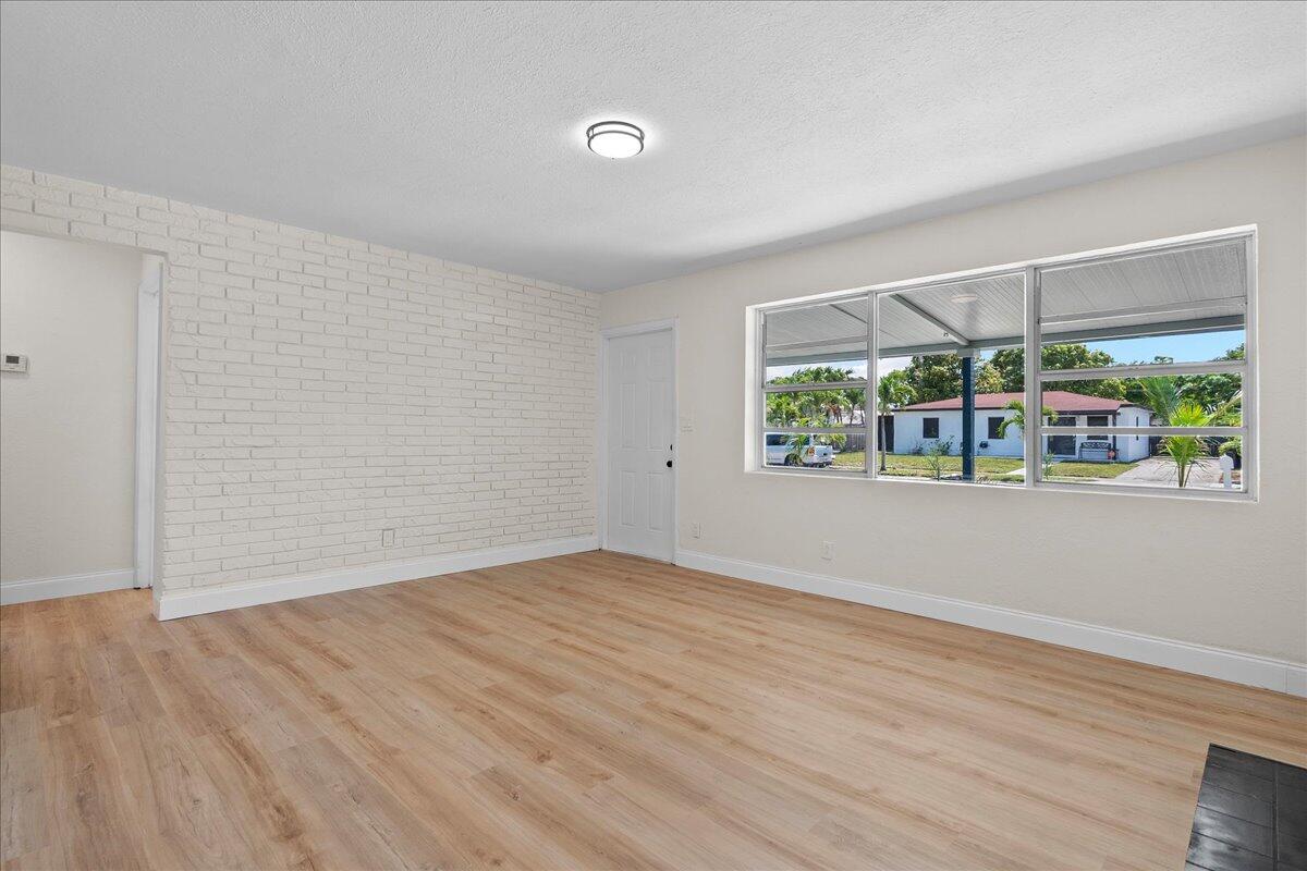 1306 S C Terrace Property Photo 7