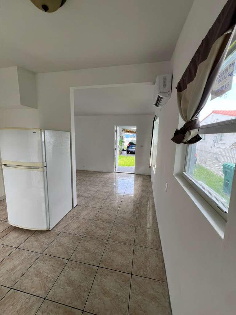 1524 Nw 42nd Street B Property Photo 2