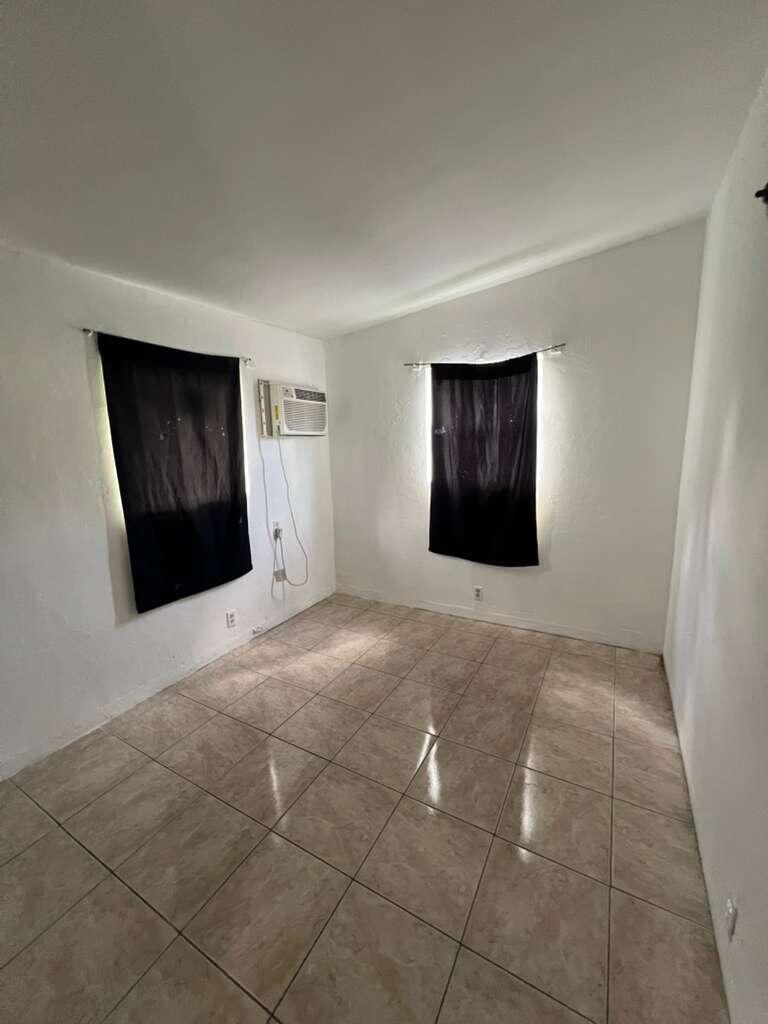 1524 Nw 42nd Street B Property Photo 4