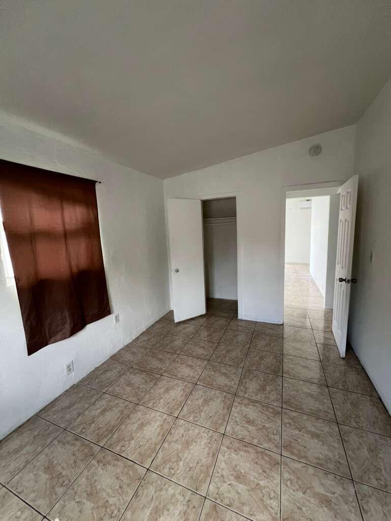 1524 Nw 42nd Street B Property Photo 7