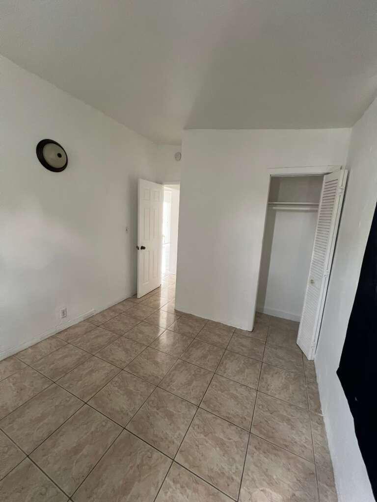 1524 Nw 42nd Street B Property Photo 8