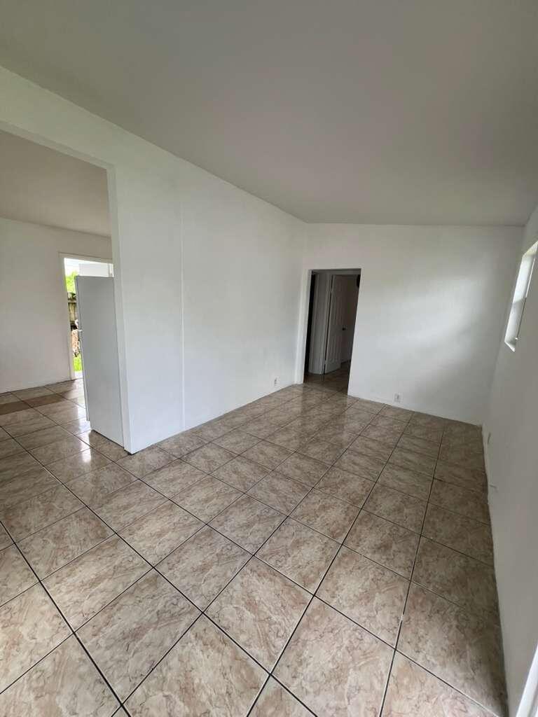 1524 Nw 42nd Street B Property Photo 9