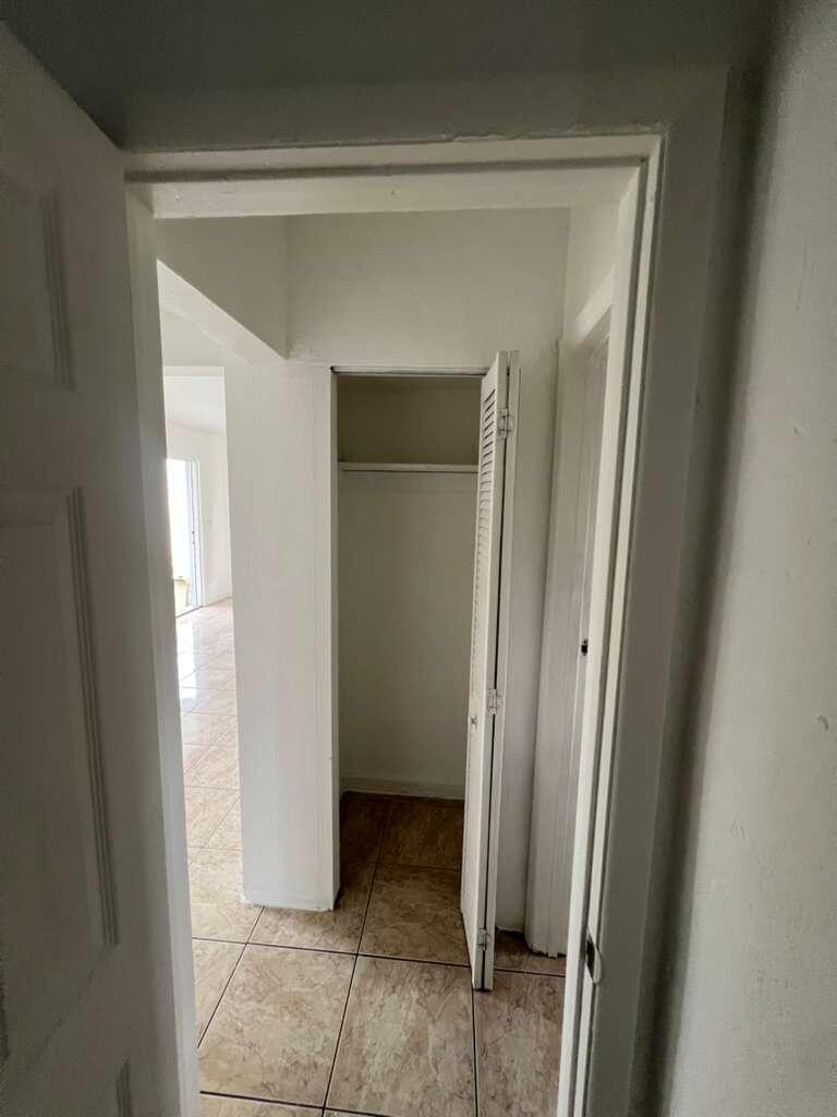 1524 Nw 42nd Street B Property Photo 10