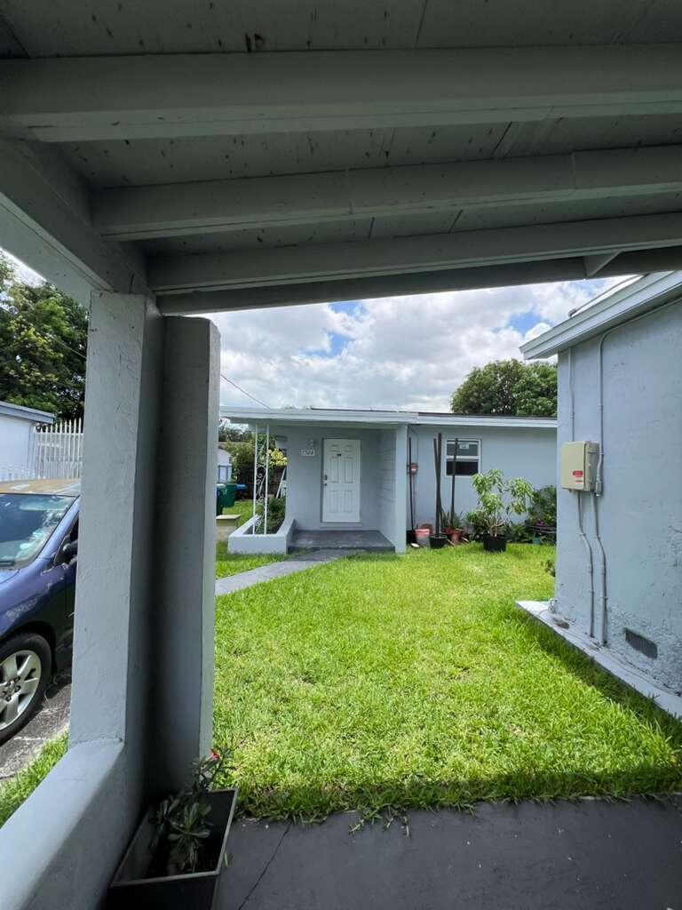 1524 Nw 42nd Street B Property Photo 13