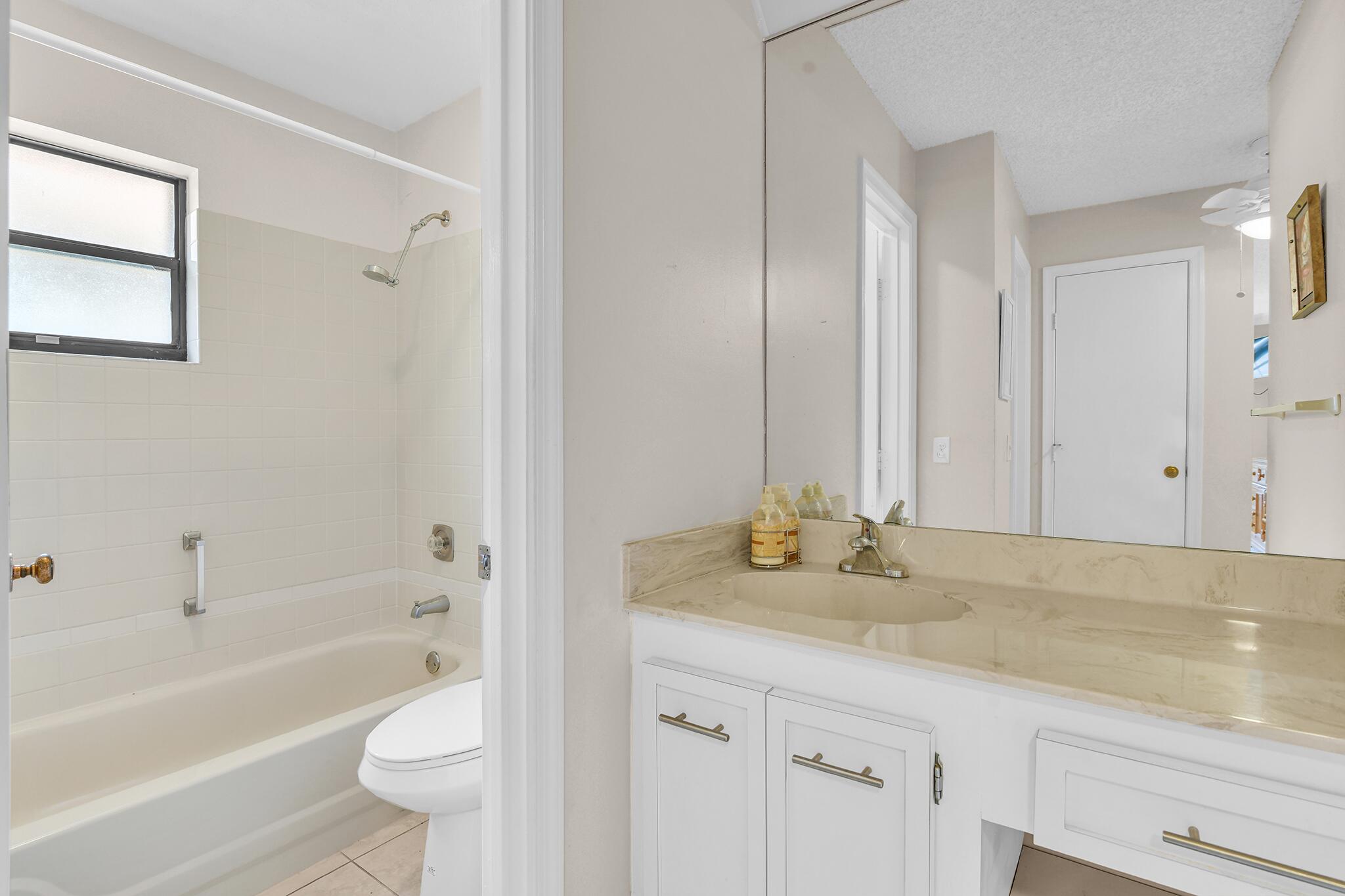 4450 Nutmeg Tree Lane A Property Photo 11