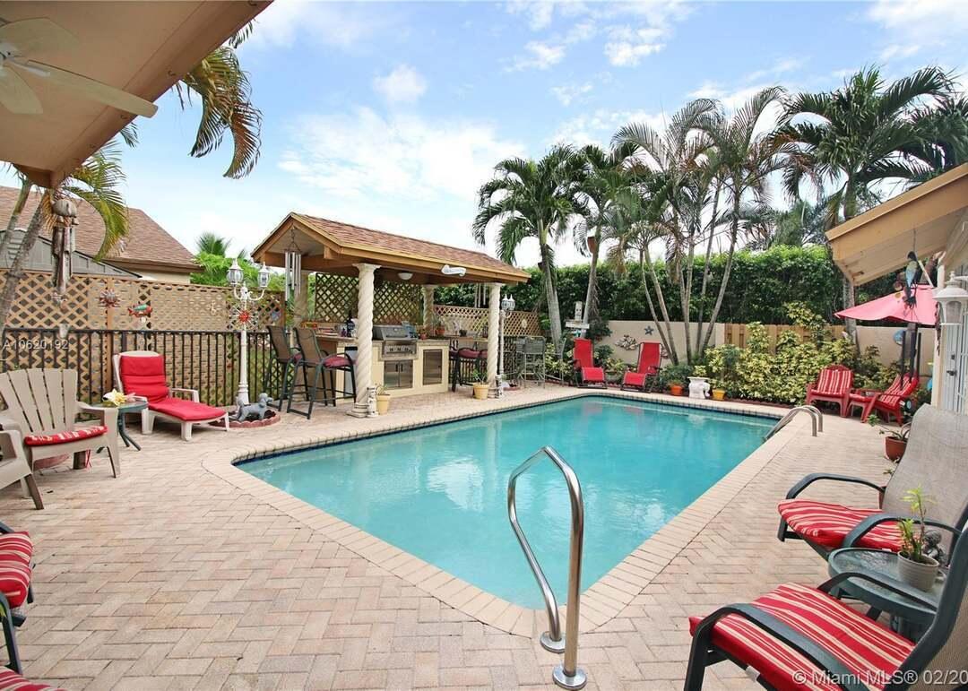 16657 Redwood Way Property Photo 8