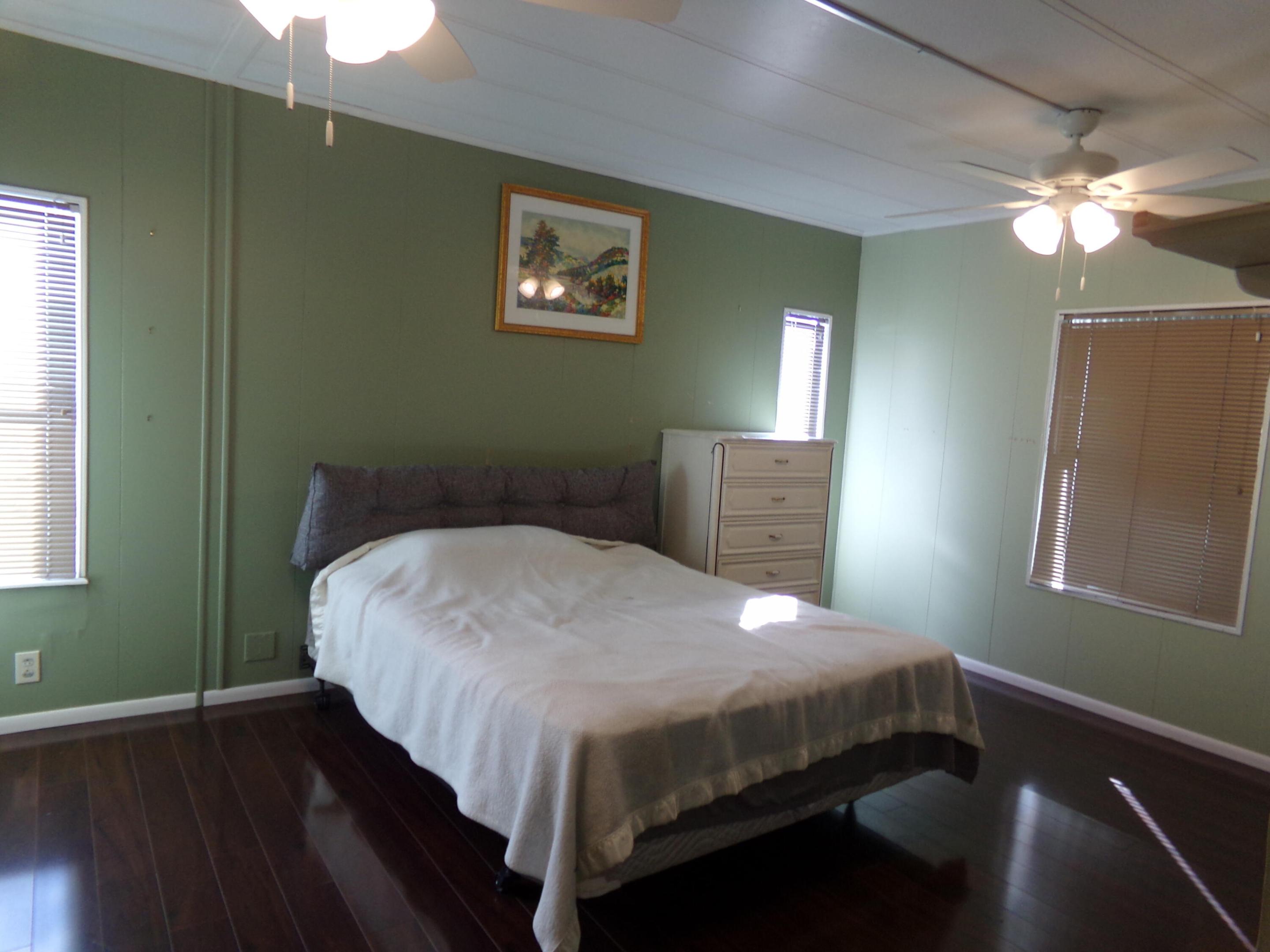 52004 Florinada Bay Property Photo 21