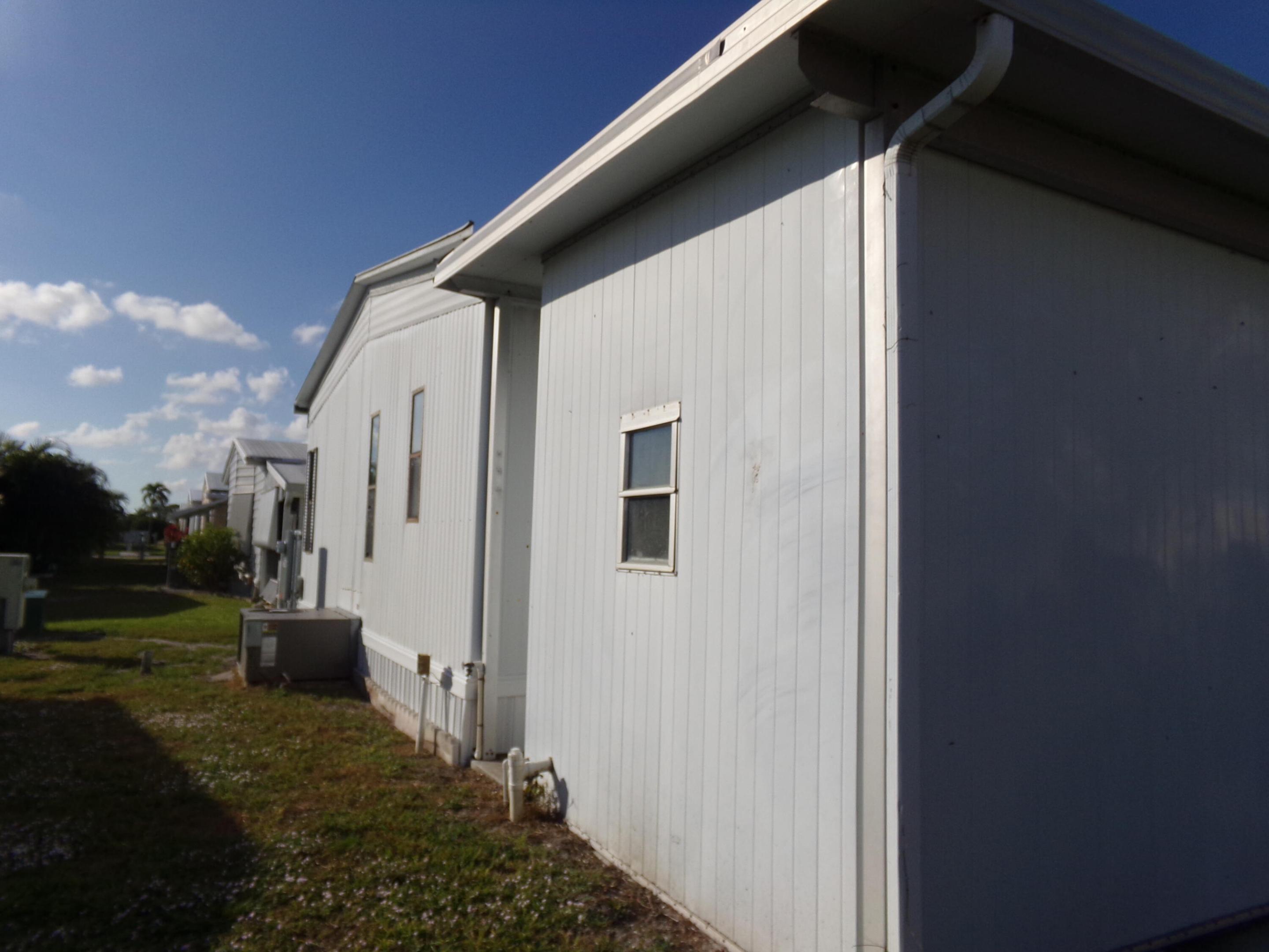 52004 Florinada Bay Property Photo 28