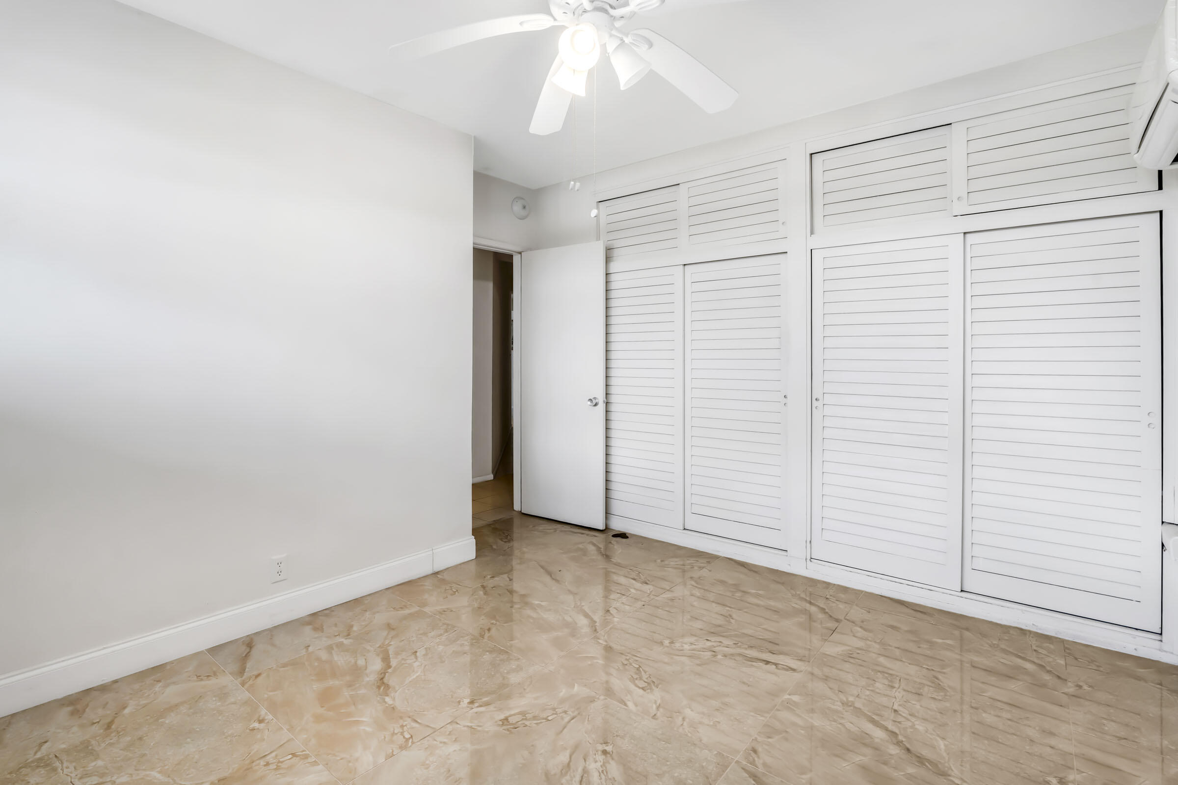 1920 S Ocean Drive 306 Property Photo 6