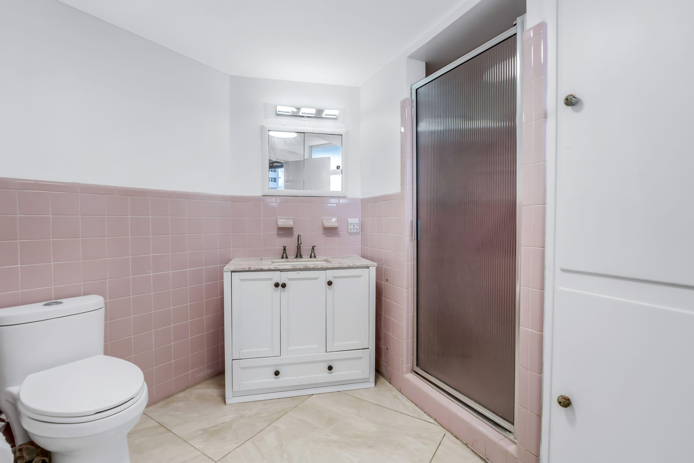 1920 S Ocean Drive 306 Property Photo 10