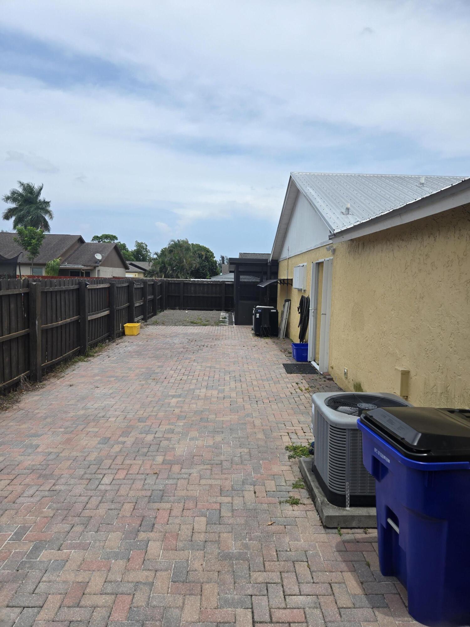 1402 Denlow Lane Property Photo 4