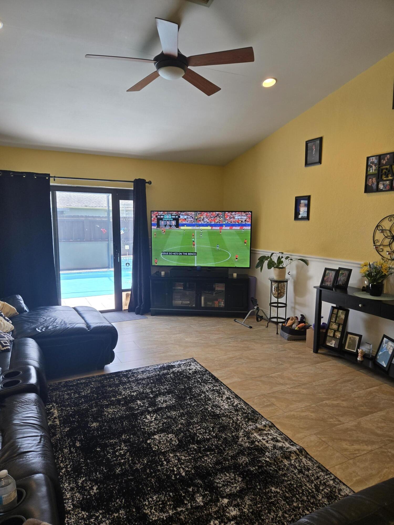 1402 Denlow Lane Property Photo 9