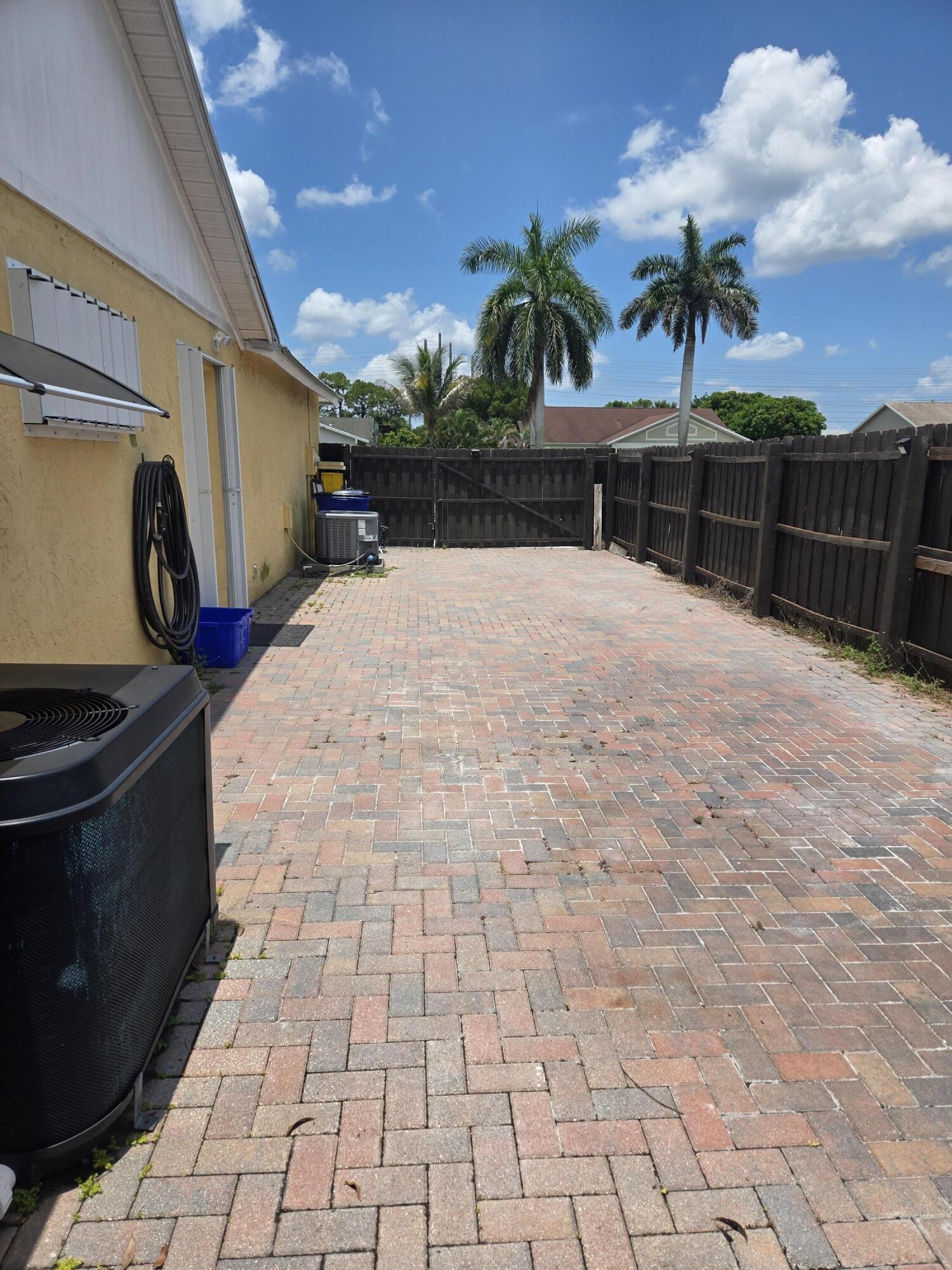 1402 Denlow Lane Property Photo 19