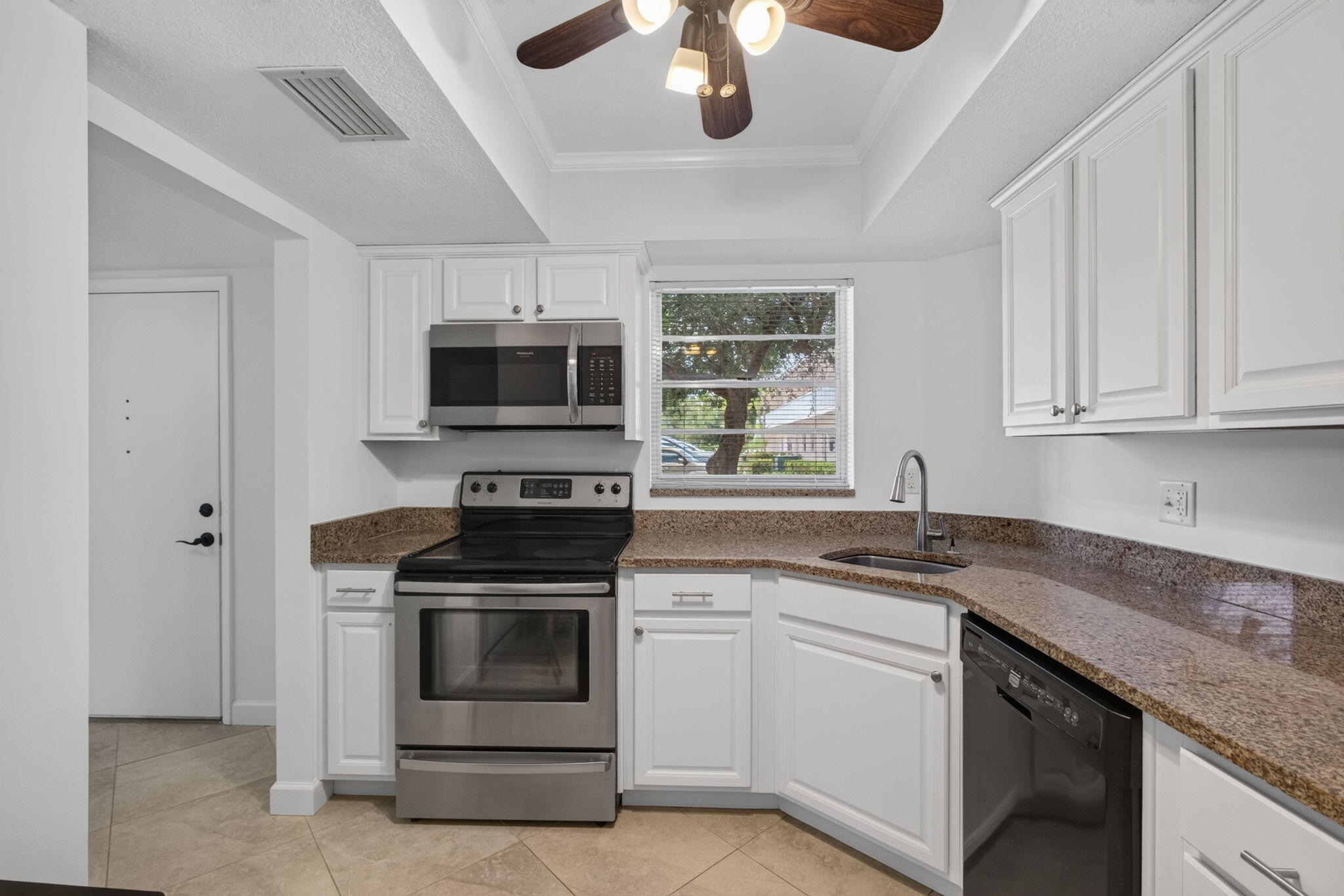 18081 Se Country Club Drive 9-83 Property Photo 9
