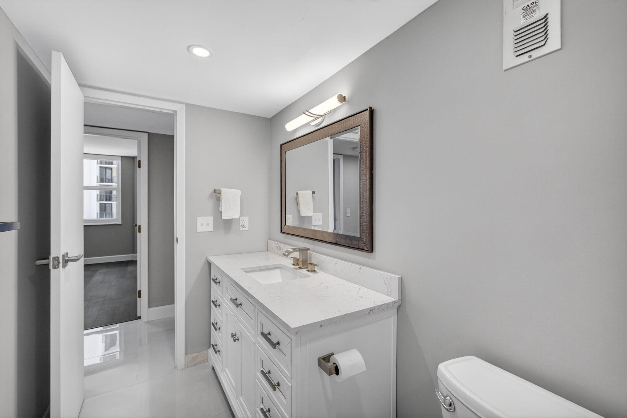 5440 N Ocean Drive 807 Property Photo 27