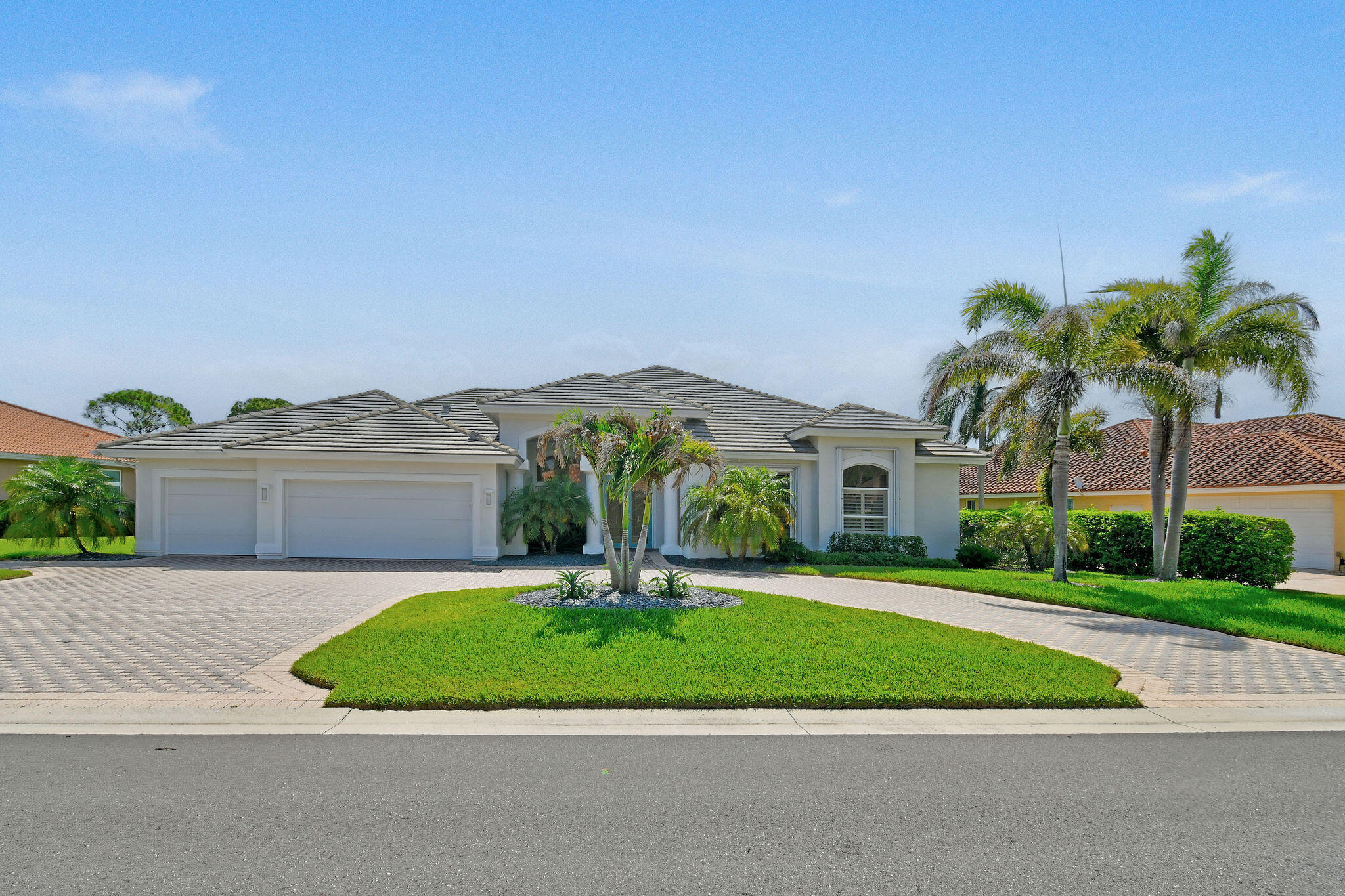 8091 Se Woodlake Lane W Property Photo 1