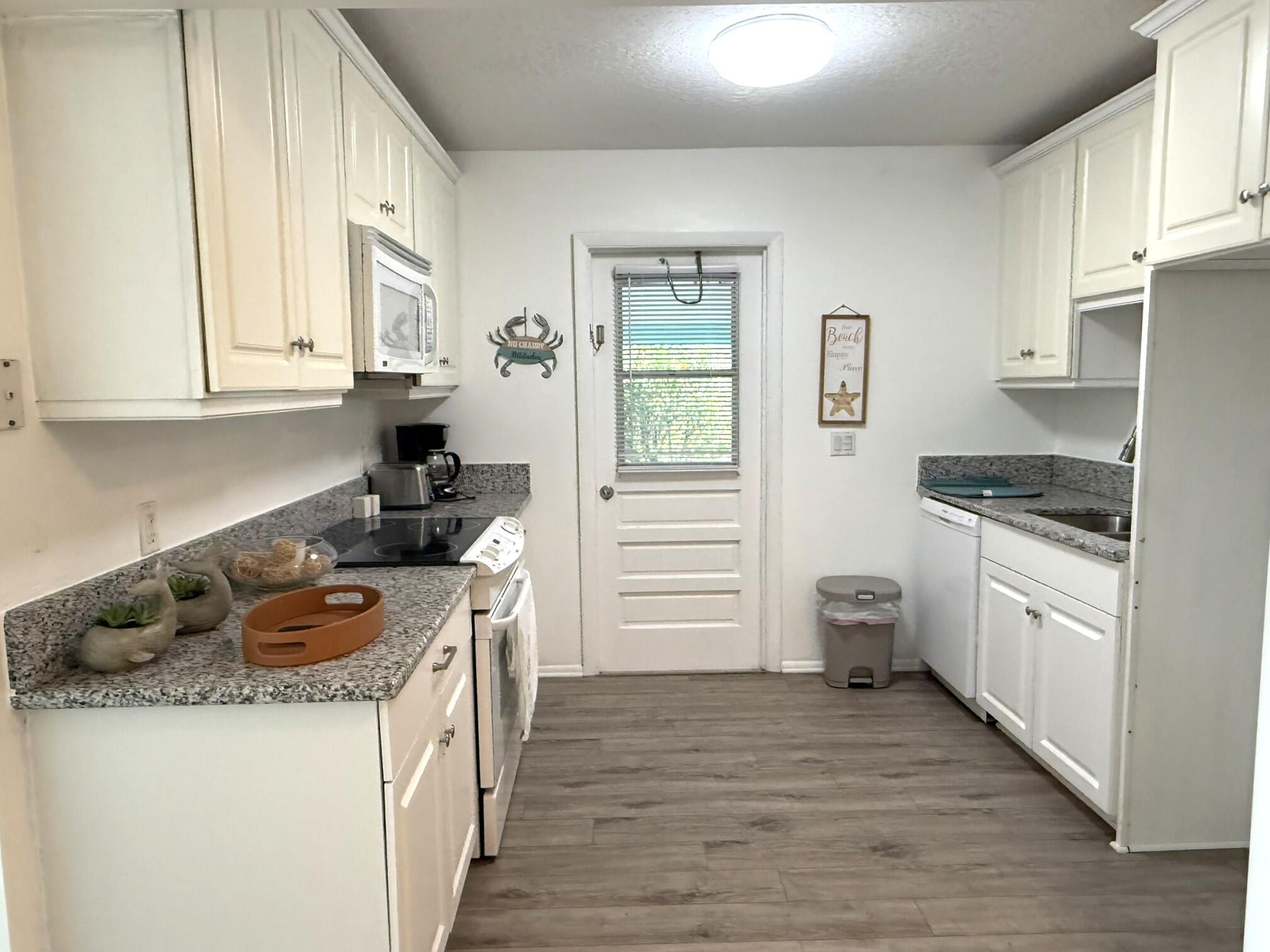 1115 Hernando Street B Property Photo 6
