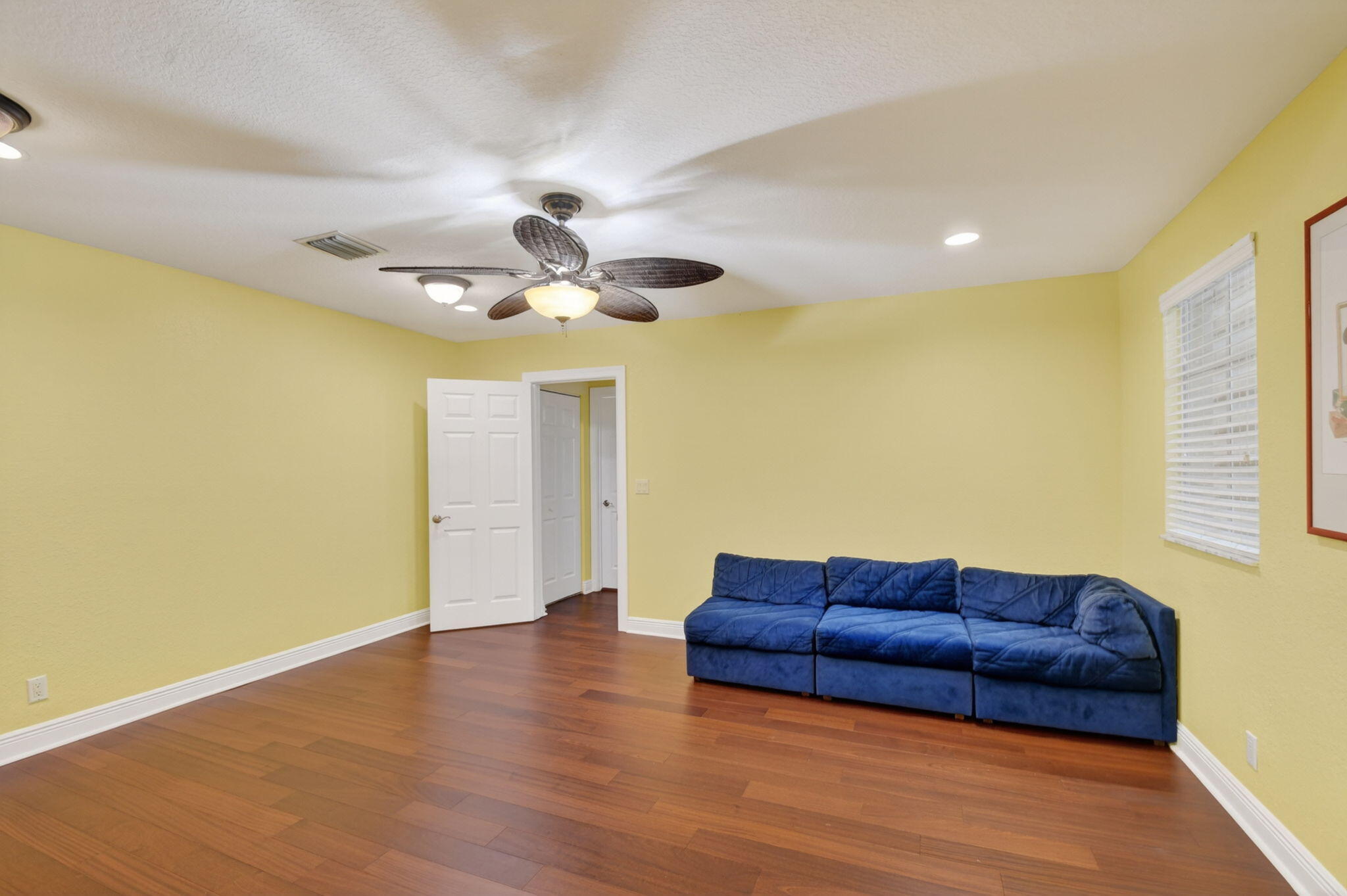 10247 Isle Wynd Court Property Photo 6