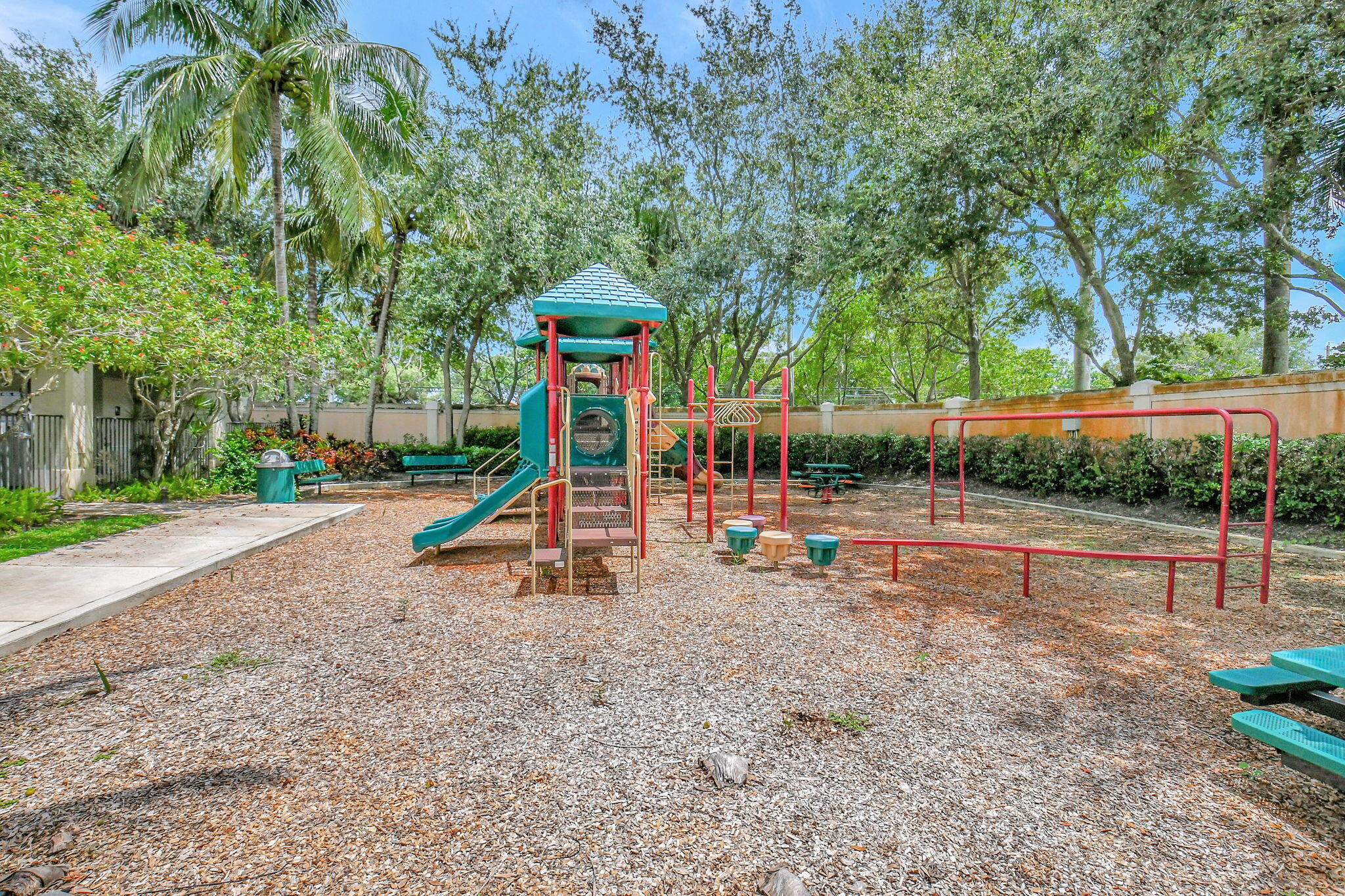 10247 Isle Wynd Court Property Photo 19