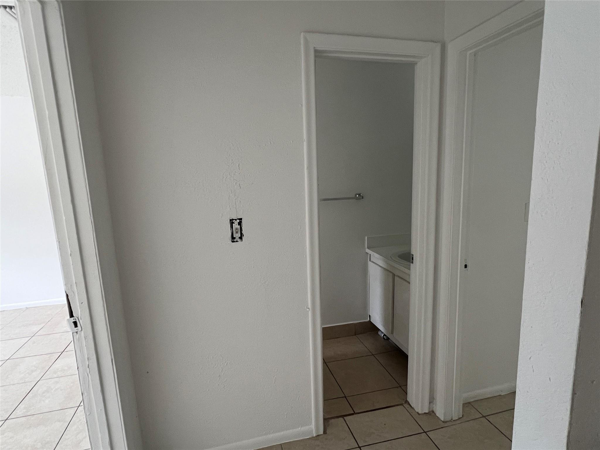 2442 Nw 52nd Avenue Property Photo 10