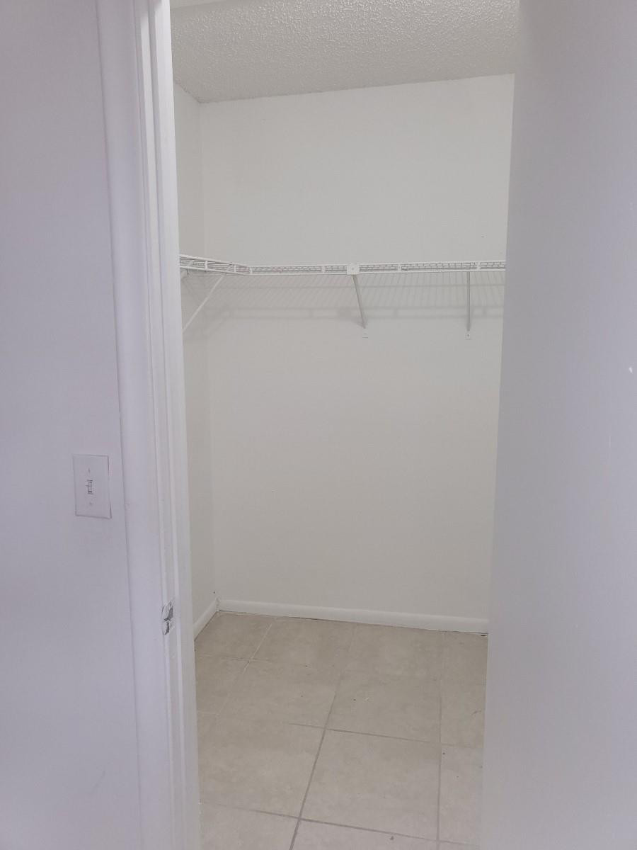2442 Nw 52nd Avenue Property Photo 12