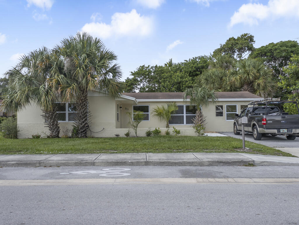 371 W 34th Street Property Photo 2