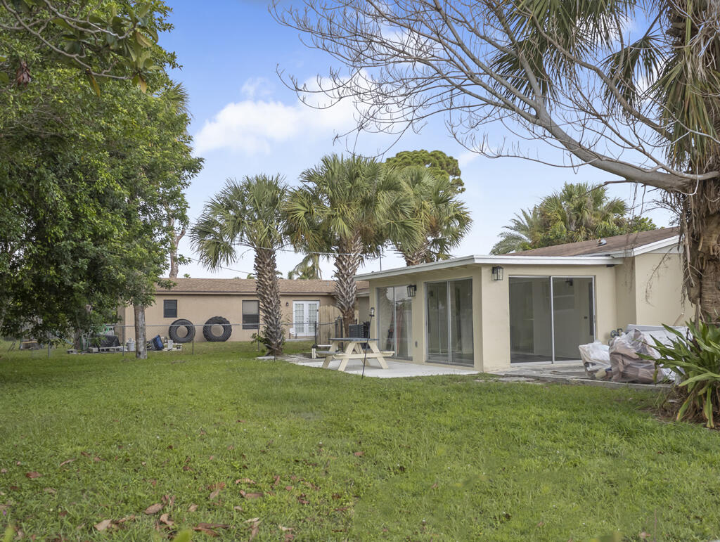 371 W 34th Street Property Photo 4