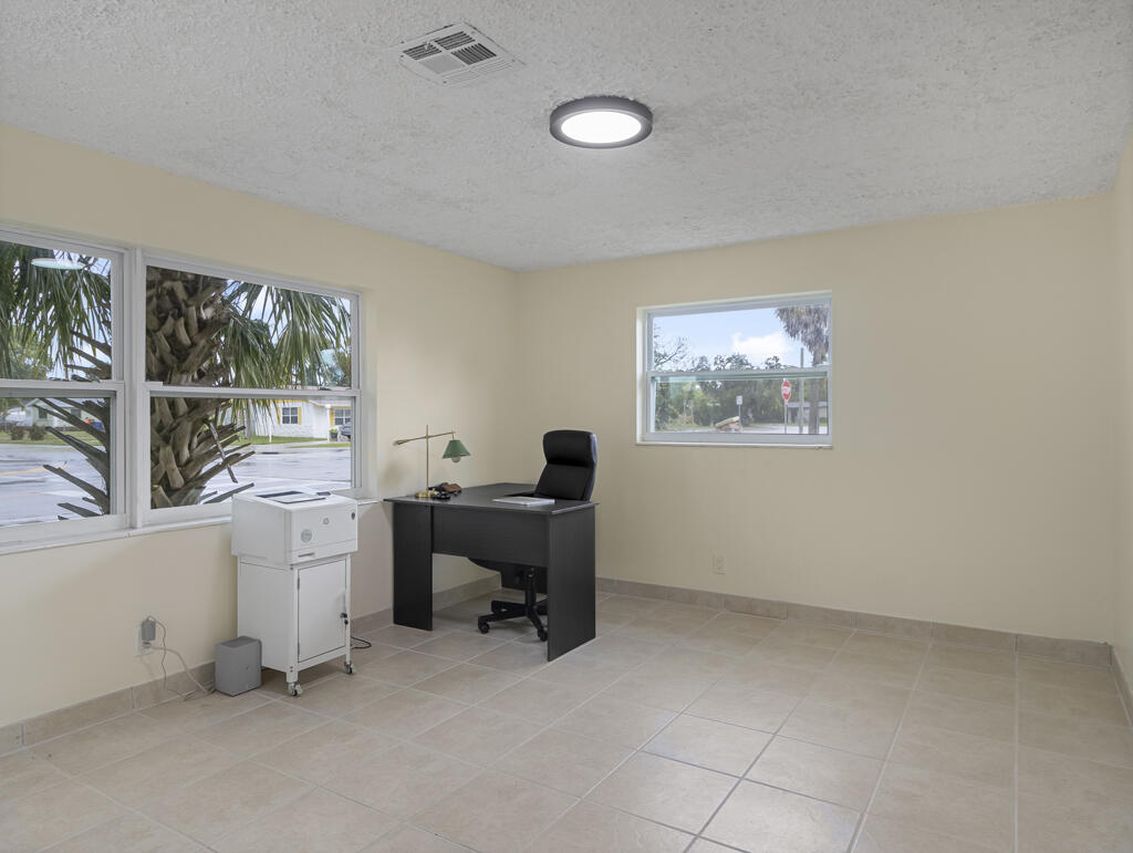 371 W 34th Street Property Photo 19