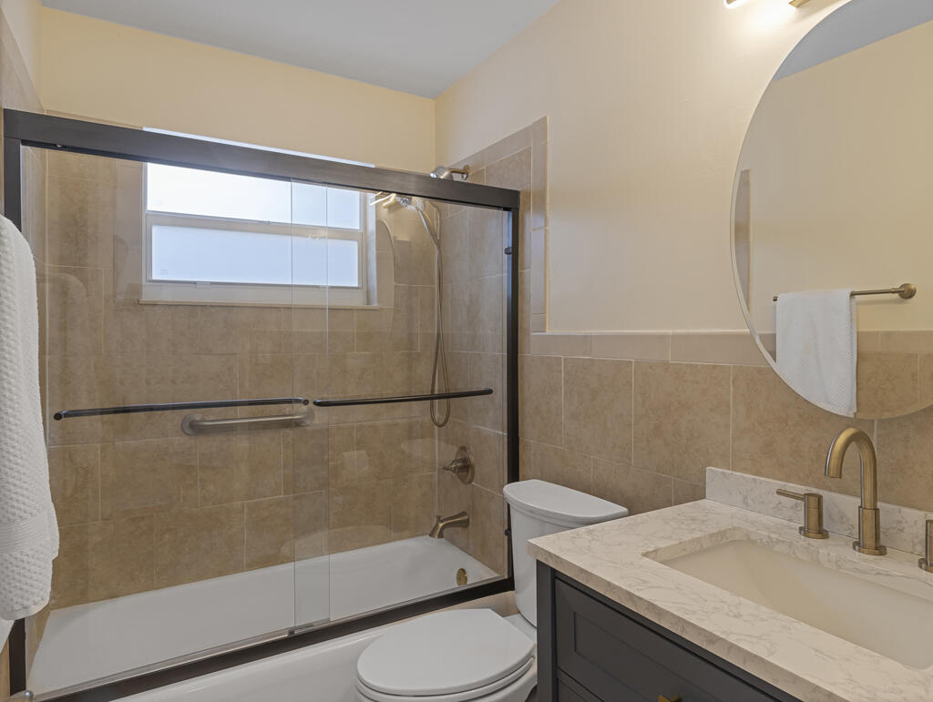 371 W 34th Street Property Photo 20