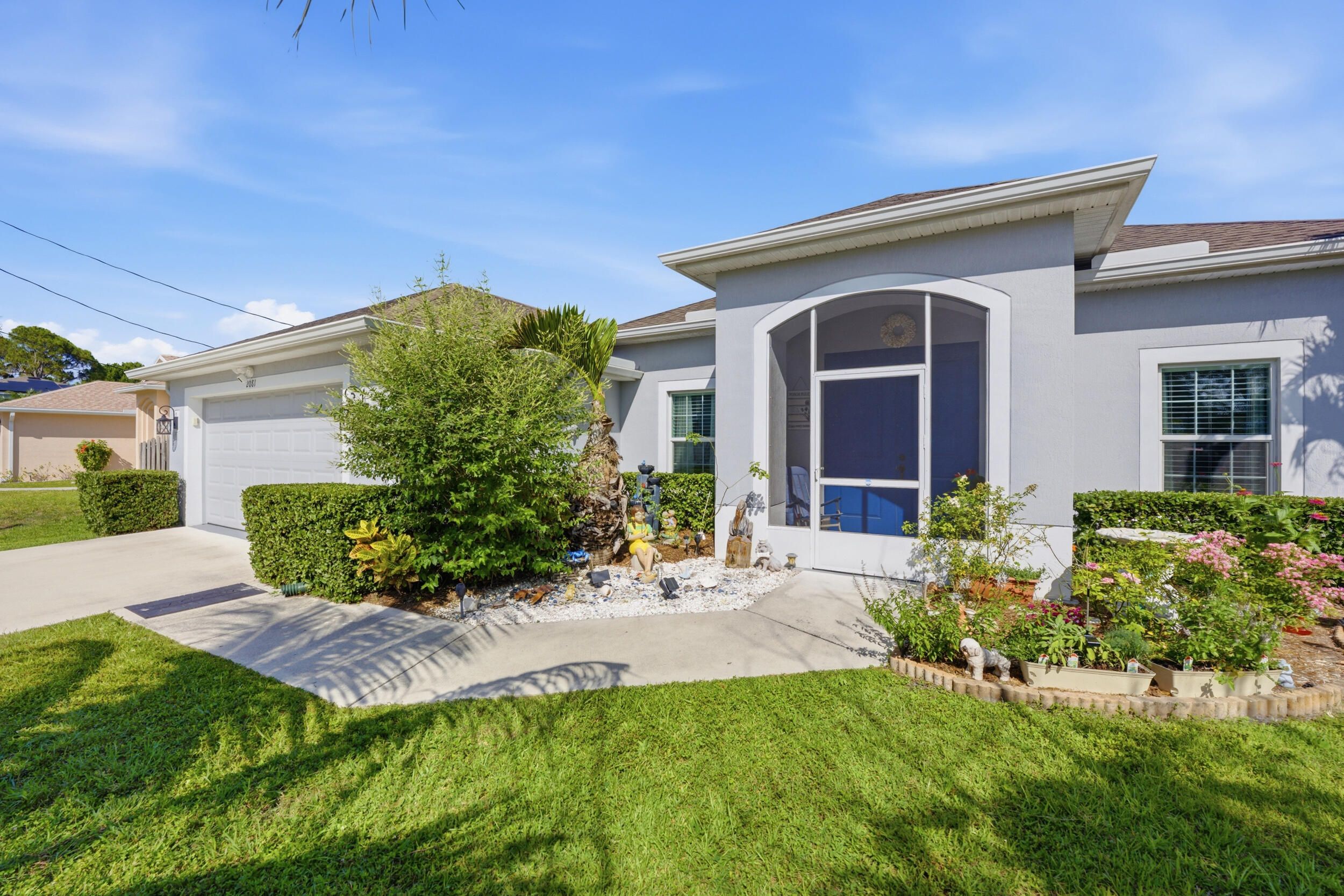 2081 Sw Tropical Terrace Property Photo 1