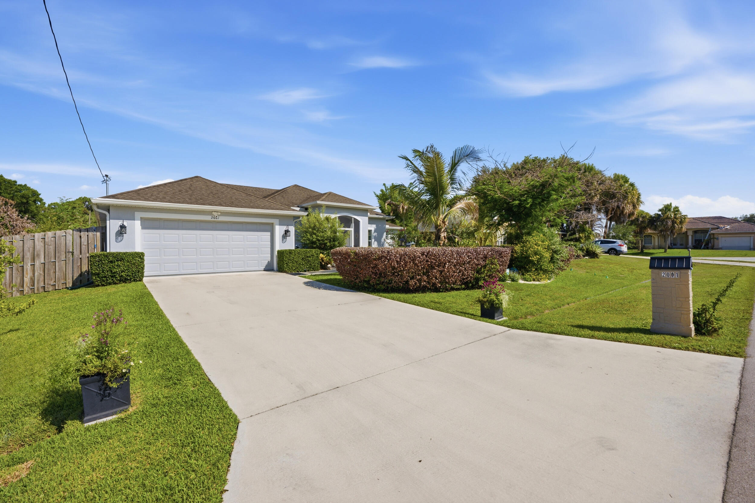 2081 Sw Tropical Terrace Property Photo 2