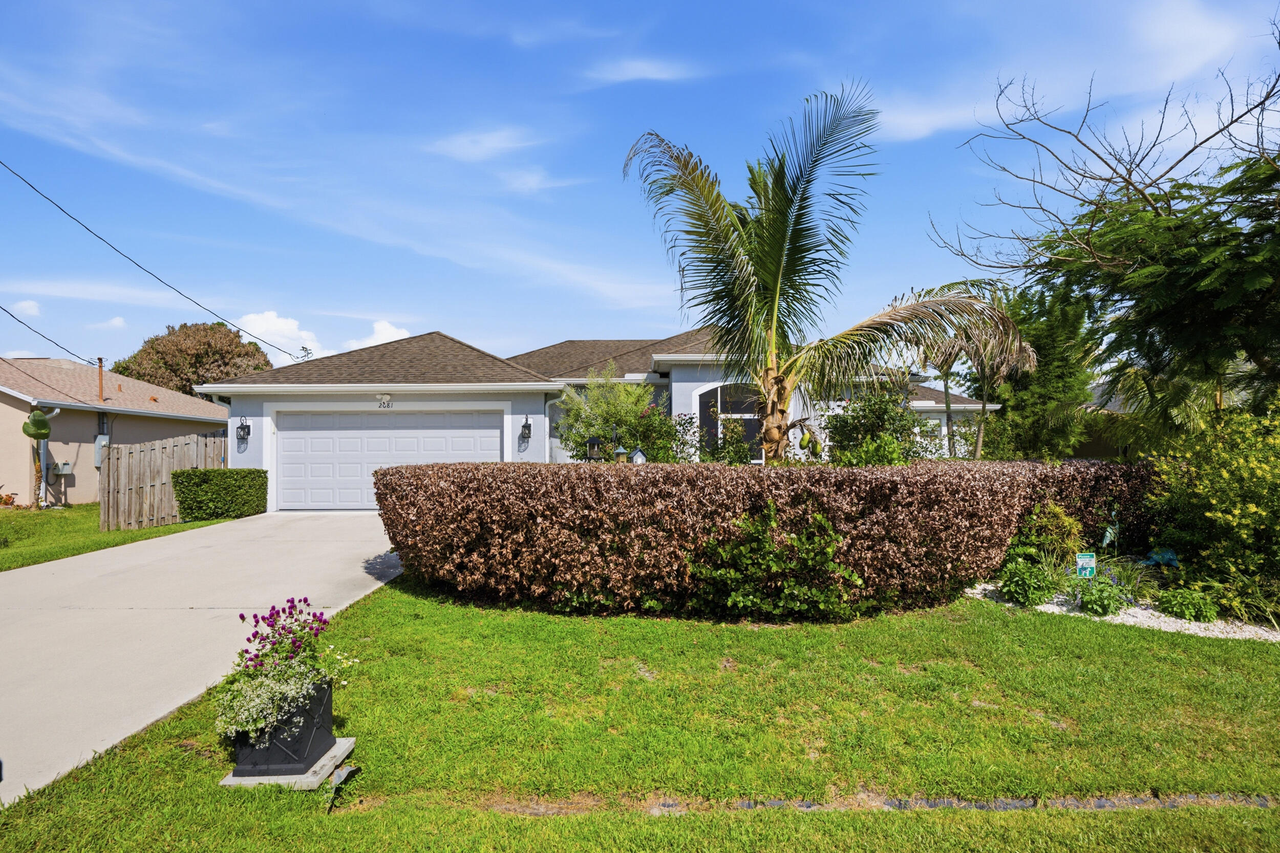 2081 Sw Tropical Terrace Property Photo 3