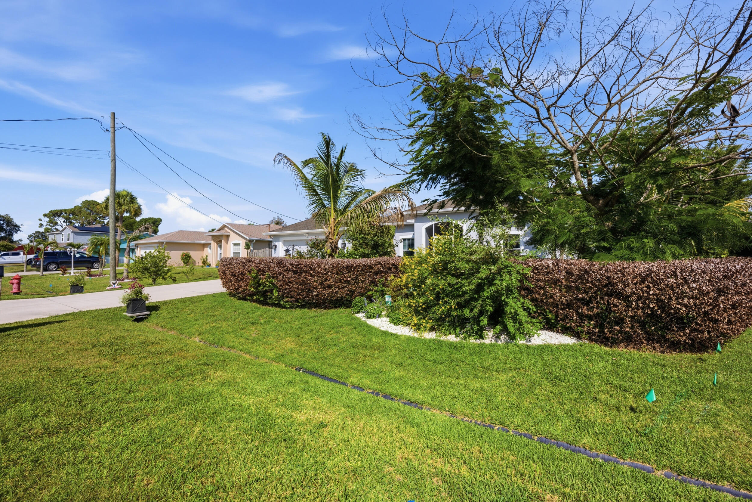 2081 Sw Tropical Terrace Property Photo 4