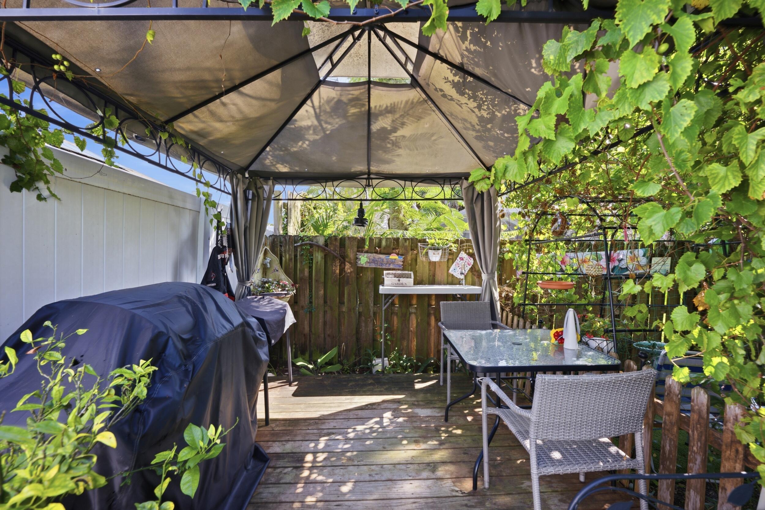 2081 Sw Tropical Terrace Property Photo 44