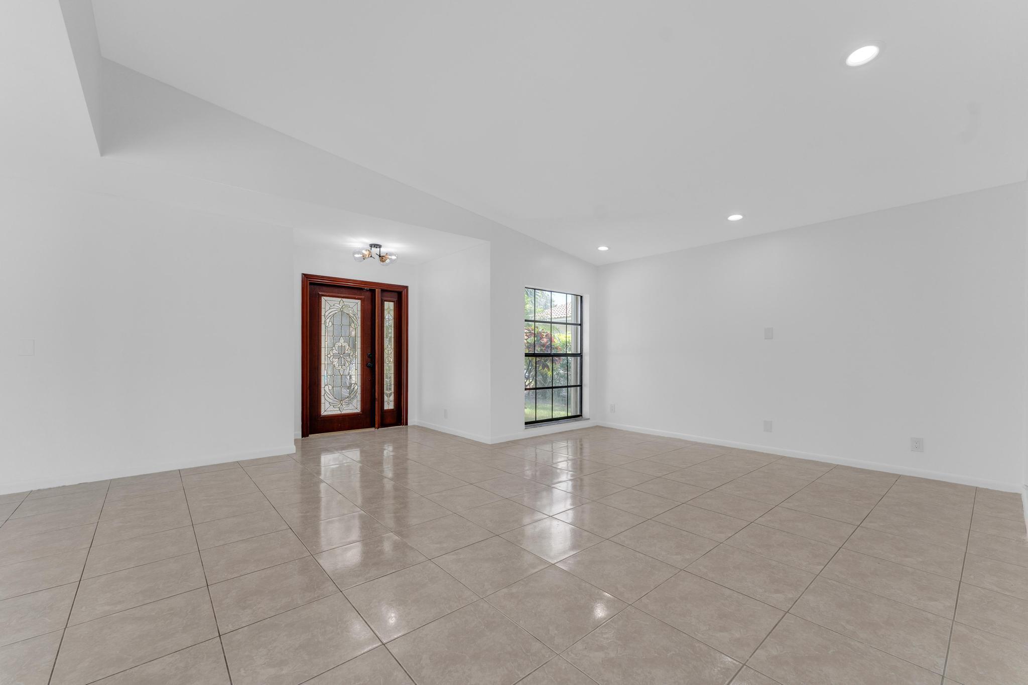 10084 Camelback Lane Property Photo 4