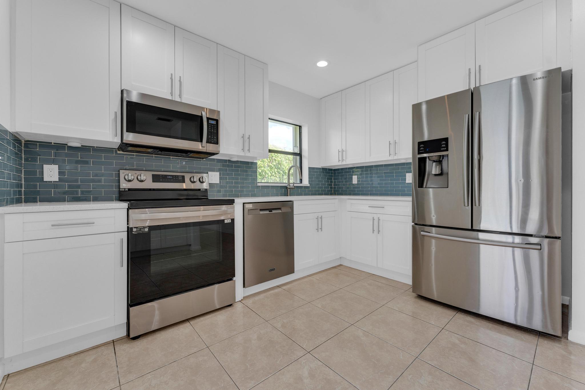 10084 Camelback Lane Property Photo 5