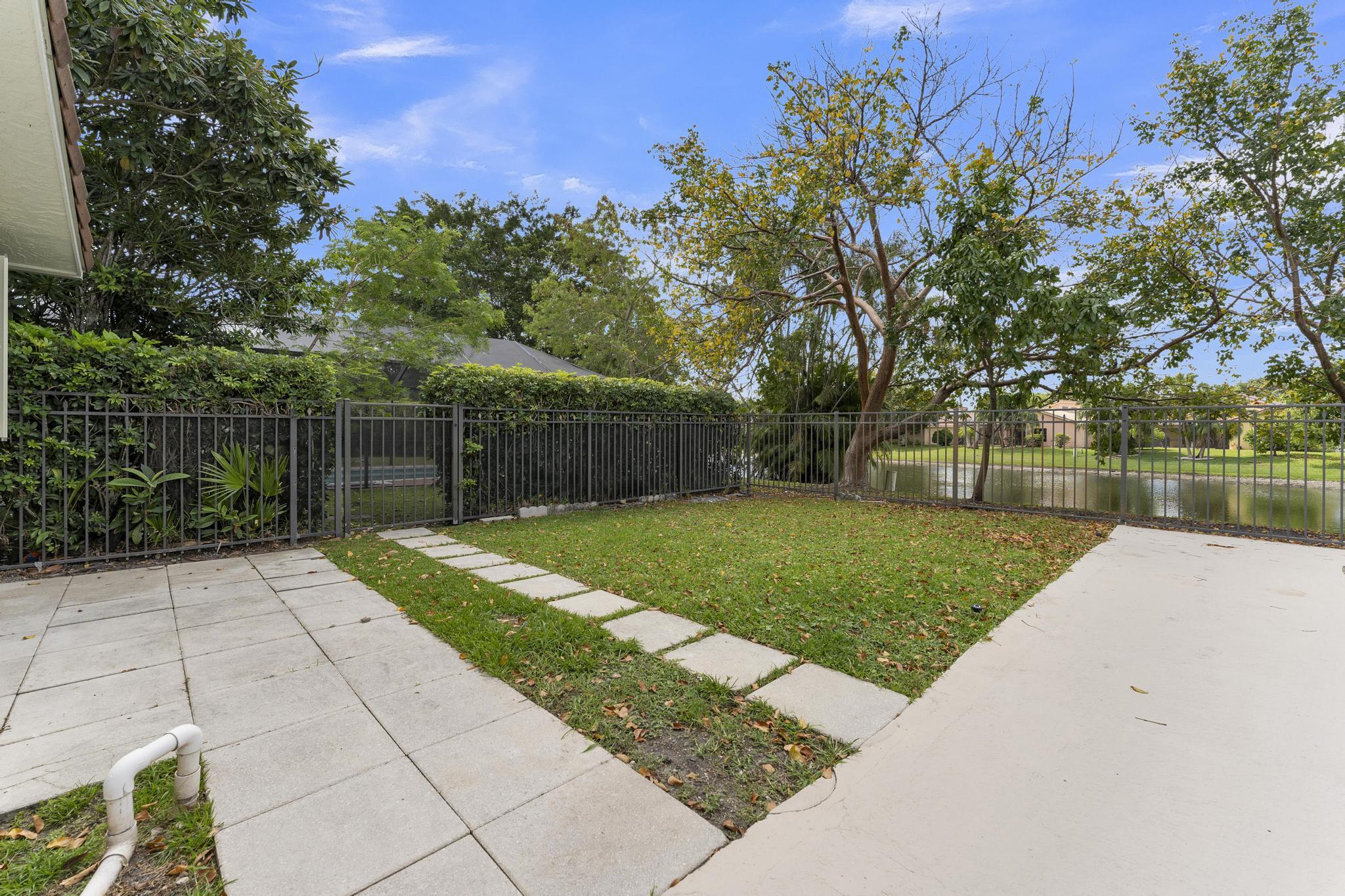 10084 Camelback Lane Property Photo 15